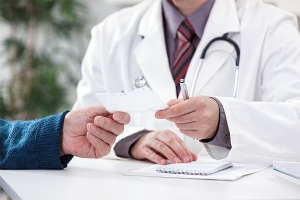 Dokter gëtt Rotschléi iwwer d'Behandlung vun prostatitis